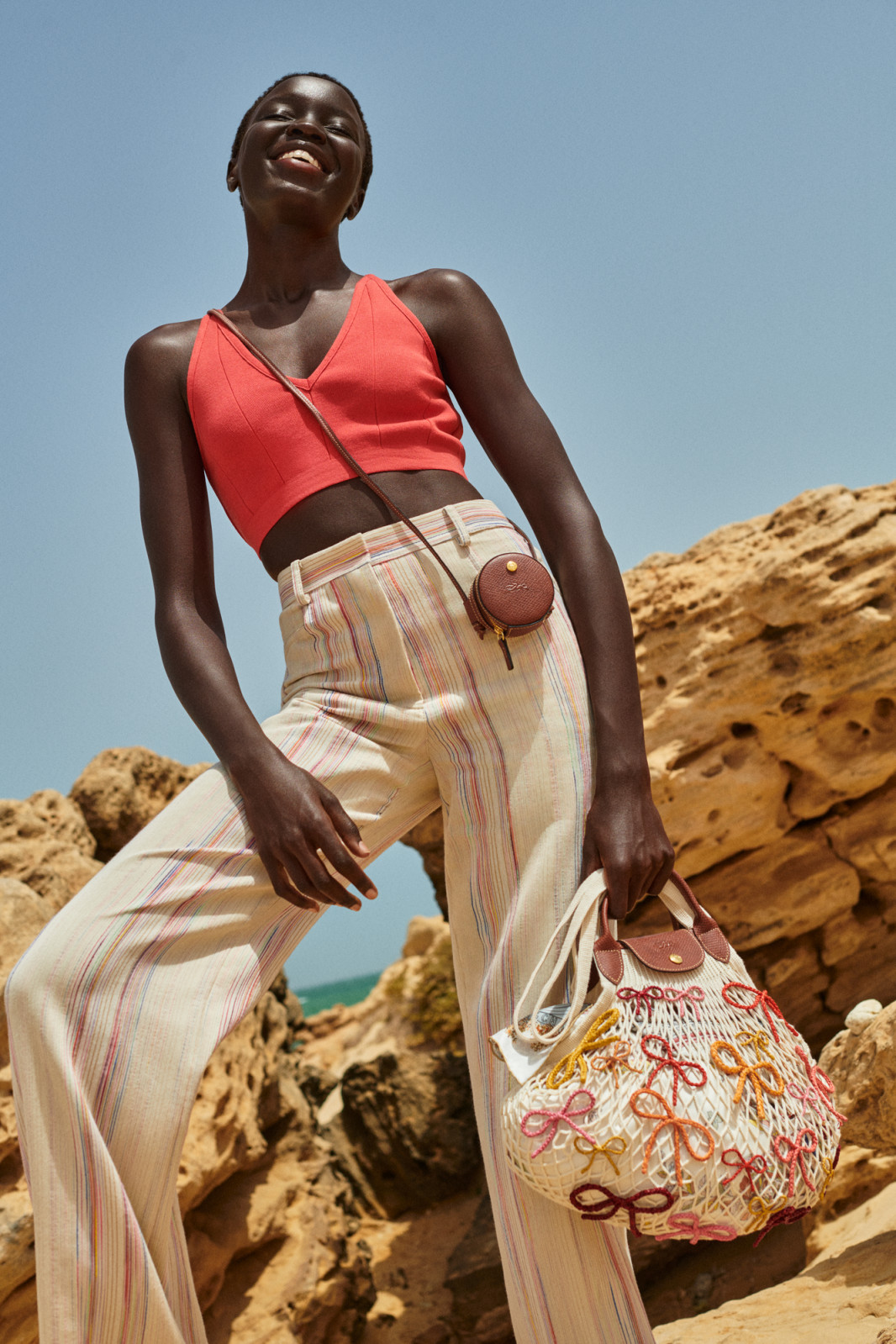 Dalam rangka International Women’s Day, Longchamp memperbarui kemitraannya dengan Anaka, menandai tahun ketiga kolaborasi yang menempatkan para pengrajin perempuan di Madagaskar sebagai inti dari inisiatif ini