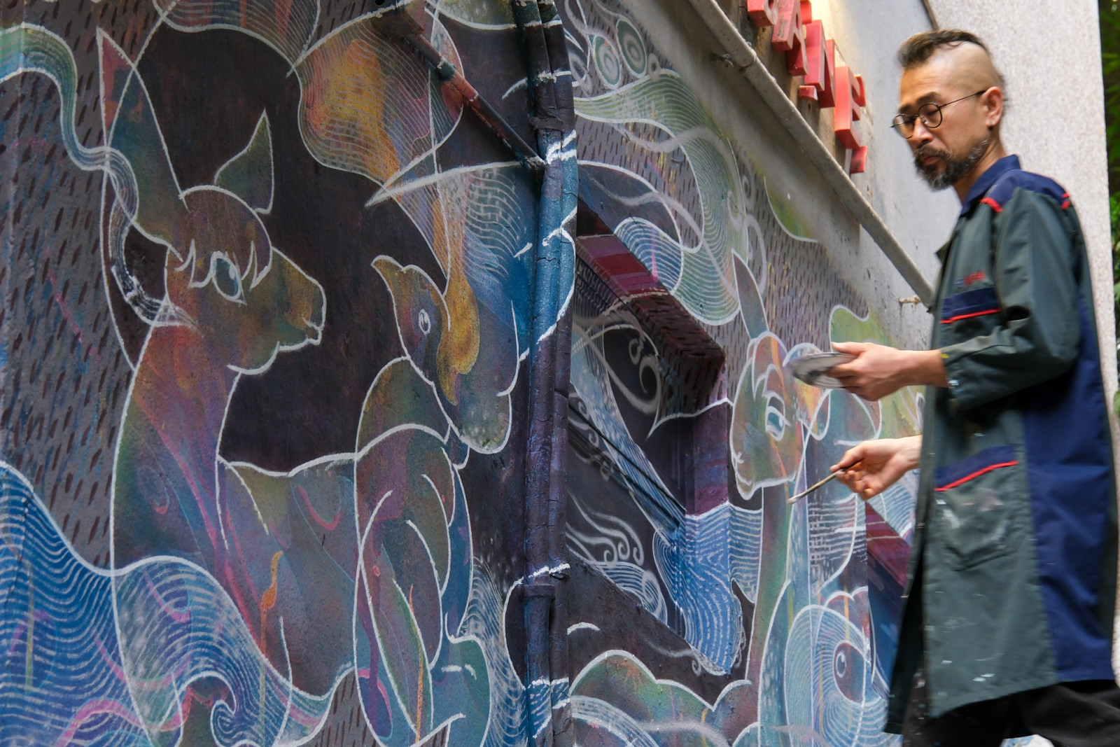 HONG KONG, CHINA - MARCH 27: An artist paints a large street mural during the HKwalls Street Art Festival 2025 on March 27, 2025 in Hong Kong, China. HKwalls Street Art Festival returns for its 10th edition from 22 to 30 March 2025. (Photo by Chen Yongnuo/Chen Yongnuo)