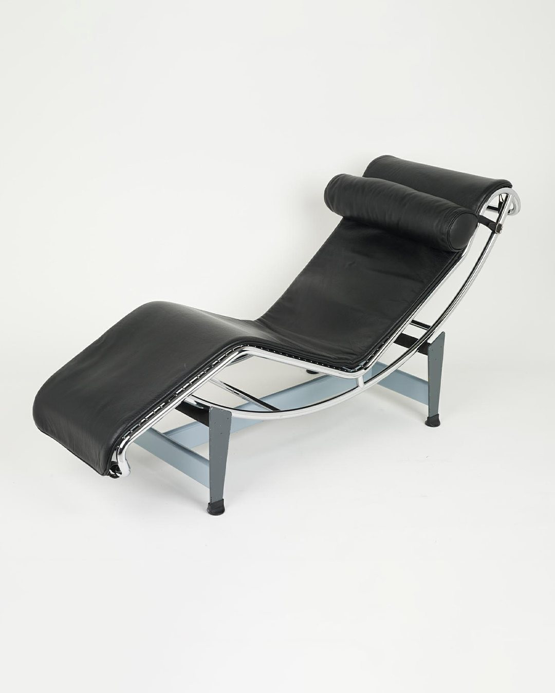 The iconic LC4 Chaise Longue (Photo: Instagram / @designmuseum)