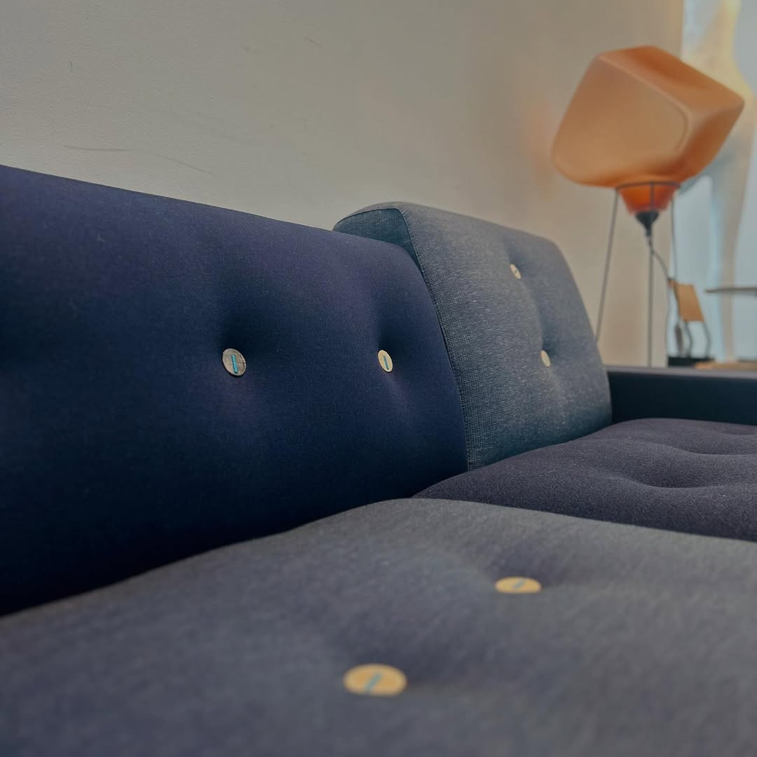 Tiered rectangular cushions in different size with armrests set at different heights (Photo: Instagram / @canoof)