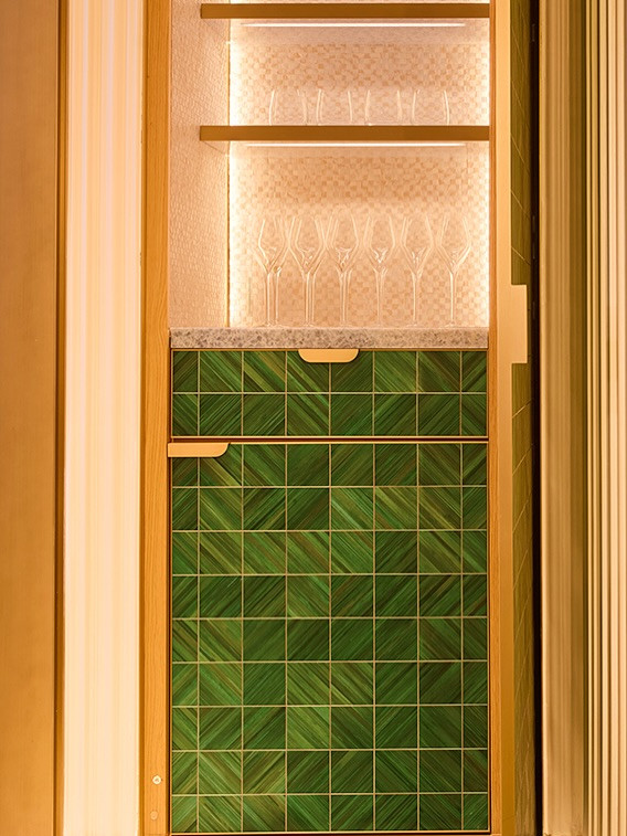 The hidden bar in the Cartier Berlin boutique featuring straw marquetry (Photo: Instagram / @atelierslisondecaunes)