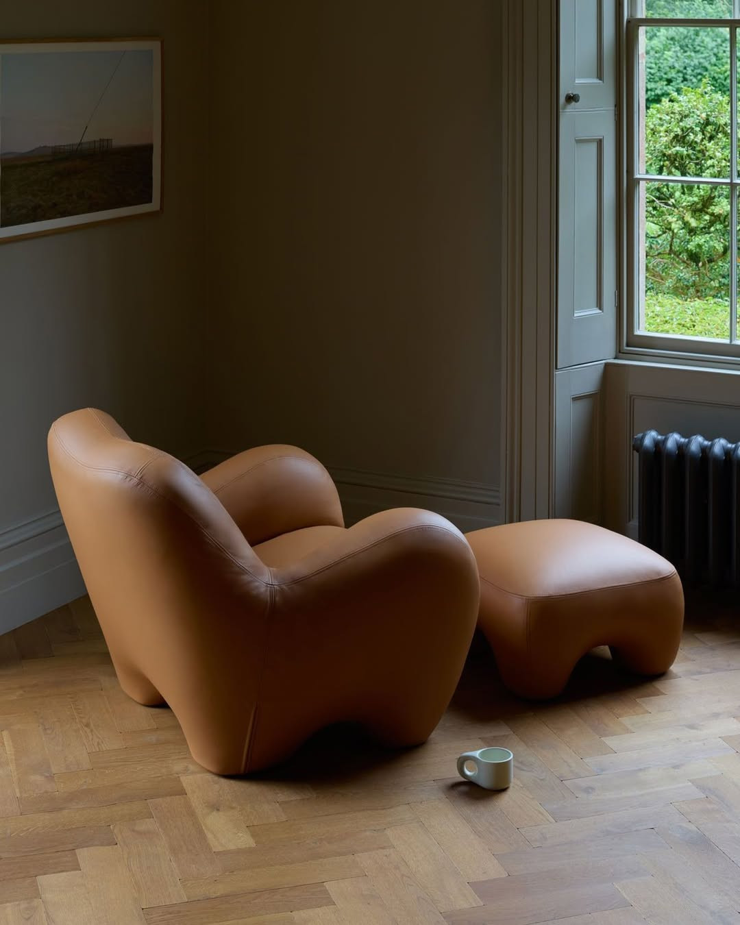The sculptural Gummy armchair with anthropomorphic proportions (Photo: Instagram / @t_o_o_g_o_o_d)
