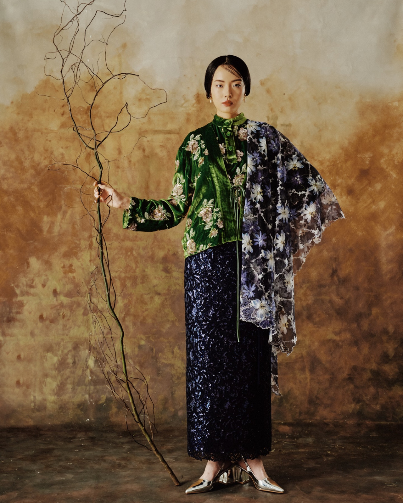 Ezzati Amira’s embellished velvet silk blouse paired with the Overlap sequin skirt. (Photo: @ezzatiamira__ / Instagram)