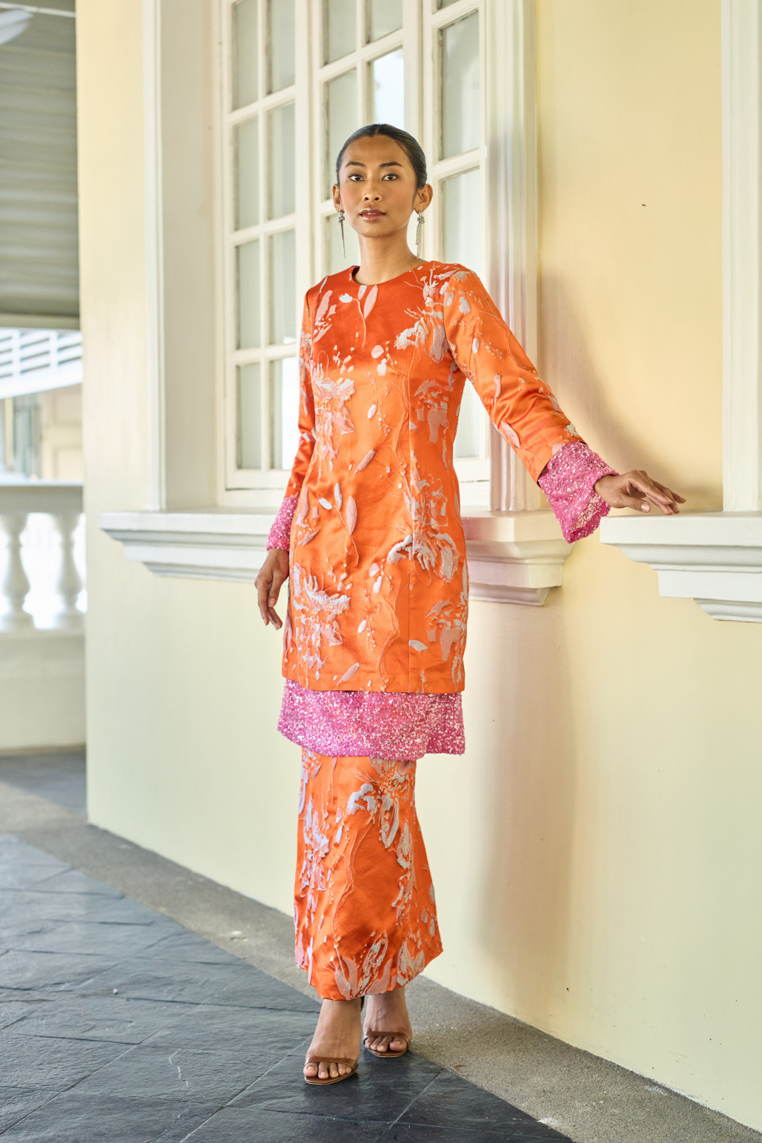 Seroja kurung jacquard tangerine. (Photo: Arared)