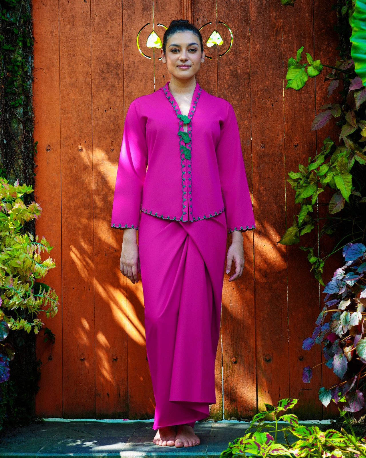 The Nona Cotton Kebaya in vibrant Fuchsia. (Photo:@by.syomsz)