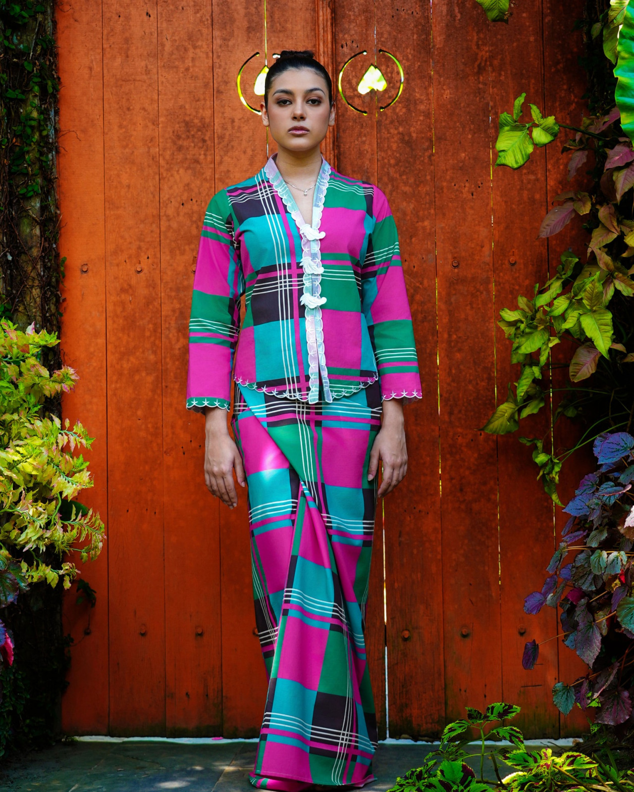 Nona Cotton Kebaya in custom Pelikat. (Photo:@by.syomsz/Instagram)