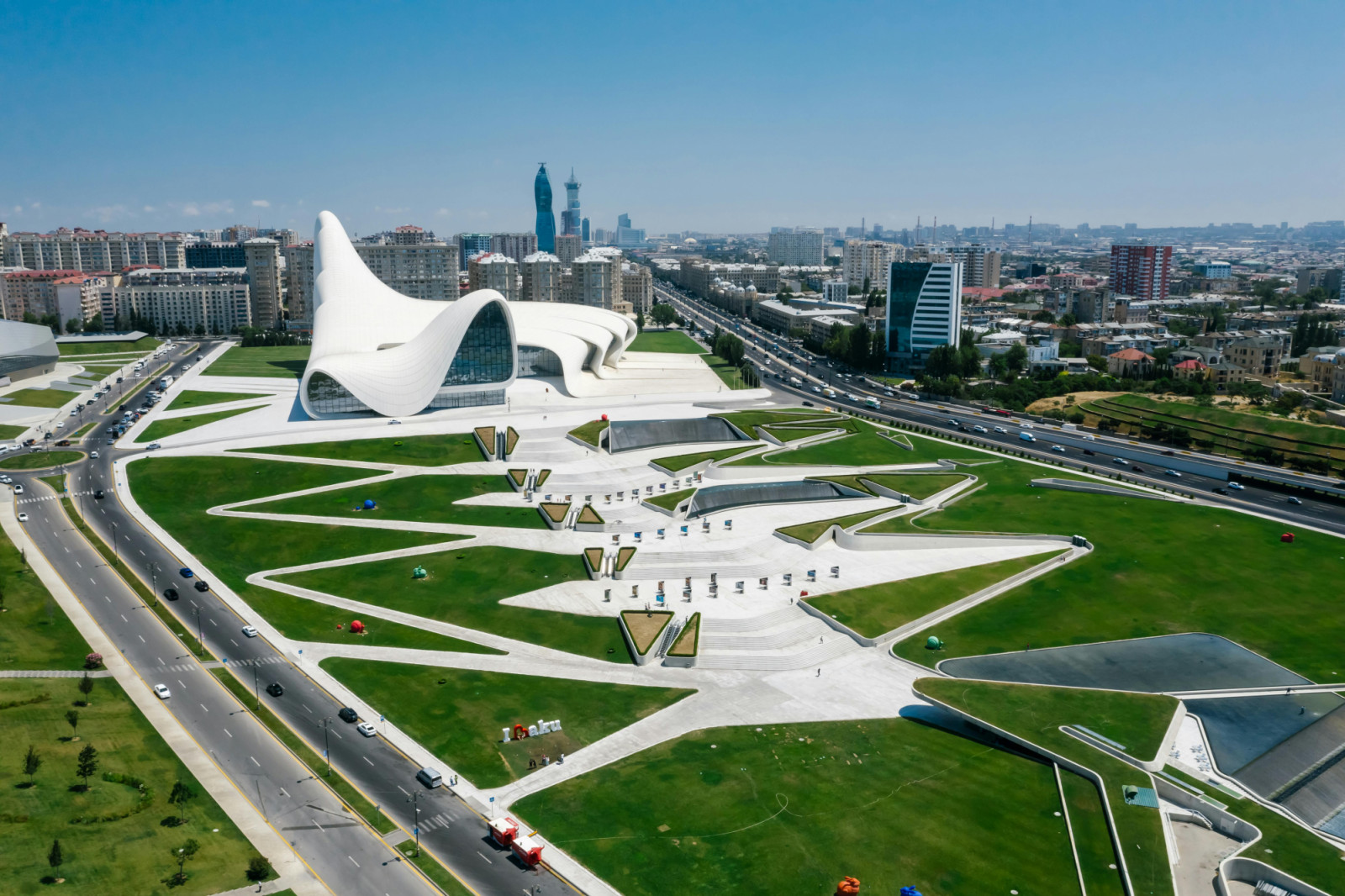 The Heydar Aliyev Center has become a defining landmark of the Azerbaijani capital (Photo: Pexels)
