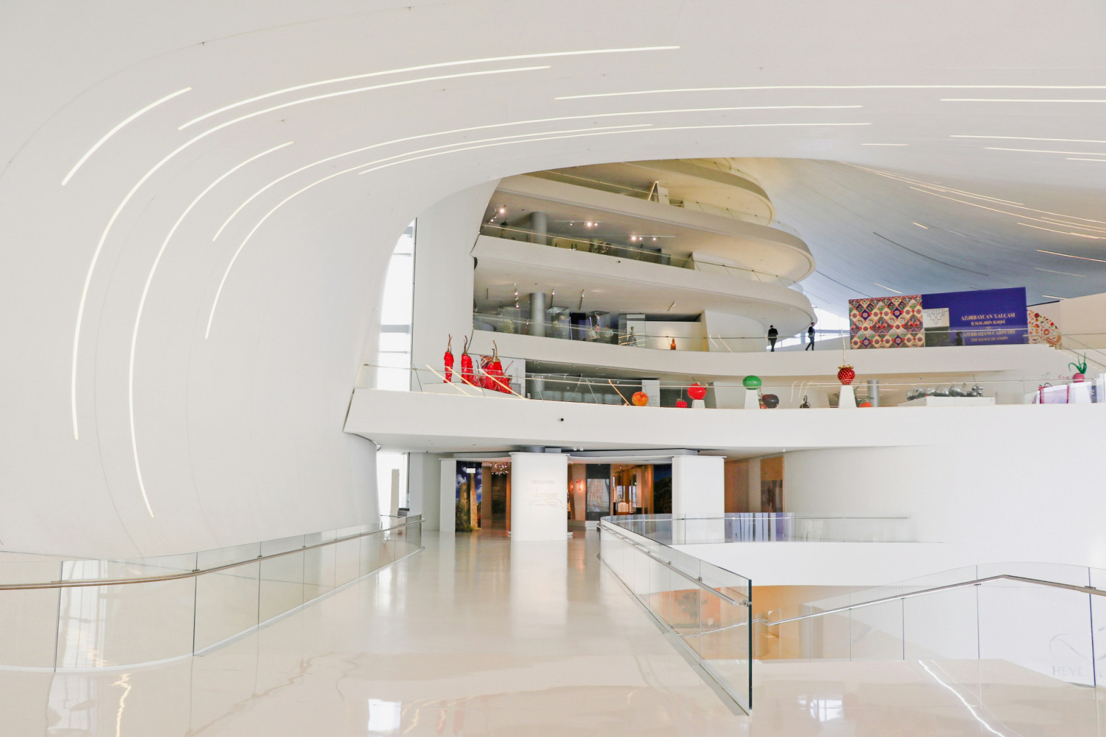 The dynamic spatial experience within remains fluid (Photo: Unsplash)