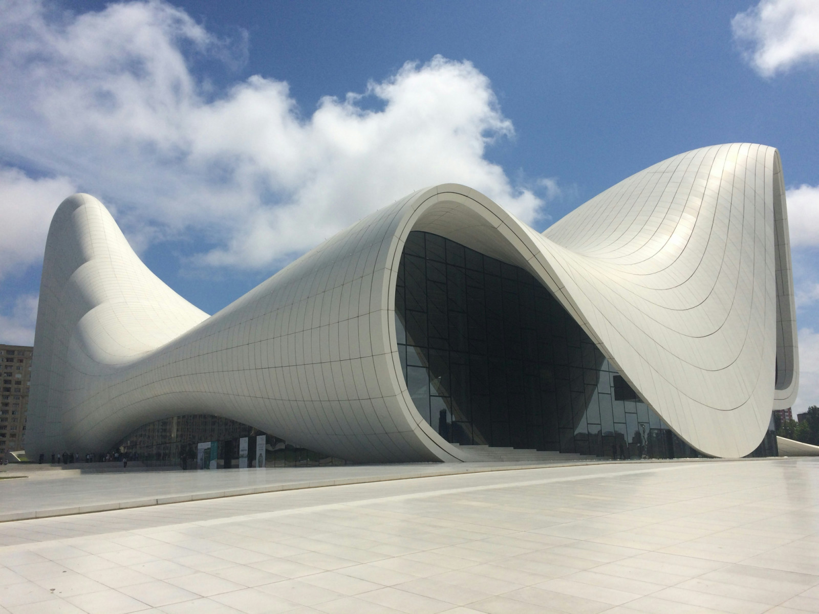 Sweeping curves create the impression of a single uninterrupted architectural gesture (Photo: Unsplash)