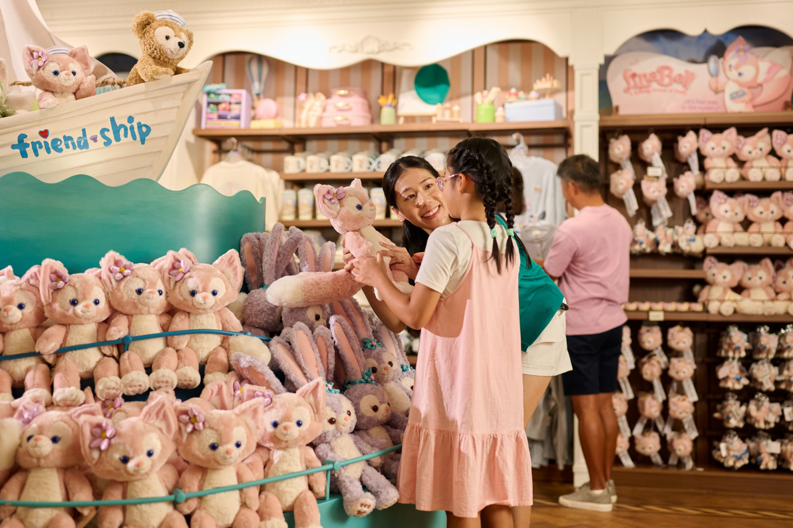 The Duffy and Friends Shop on the Disney Adventure offers a wide selection of merchandise, including plush toys, stylish apparel, collectable blind boxes, and other unique items featuring Duffy and his friends. The shop also has exclusive merchandise inspired by the stage show, “Duffy and The Friend Ship.” (Omark Reyes, photographer)