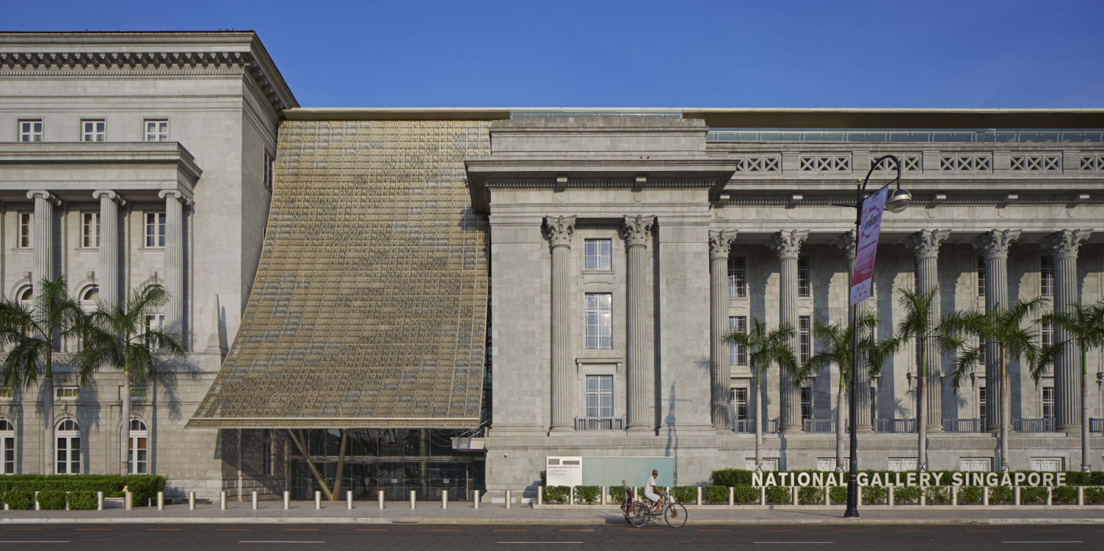 The joined facades of the former Supreme Court and City Hall buildings, now the National Gallery Singapore, with Studio Milou’s connecting canopy visible between them