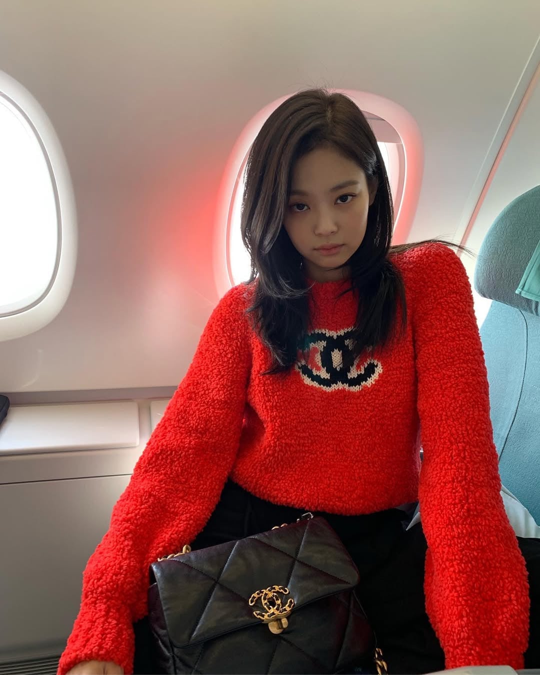 Jennie with the Chanel 19 handbag in 2019 (Photo: Jennyrubyjane/Instagram)