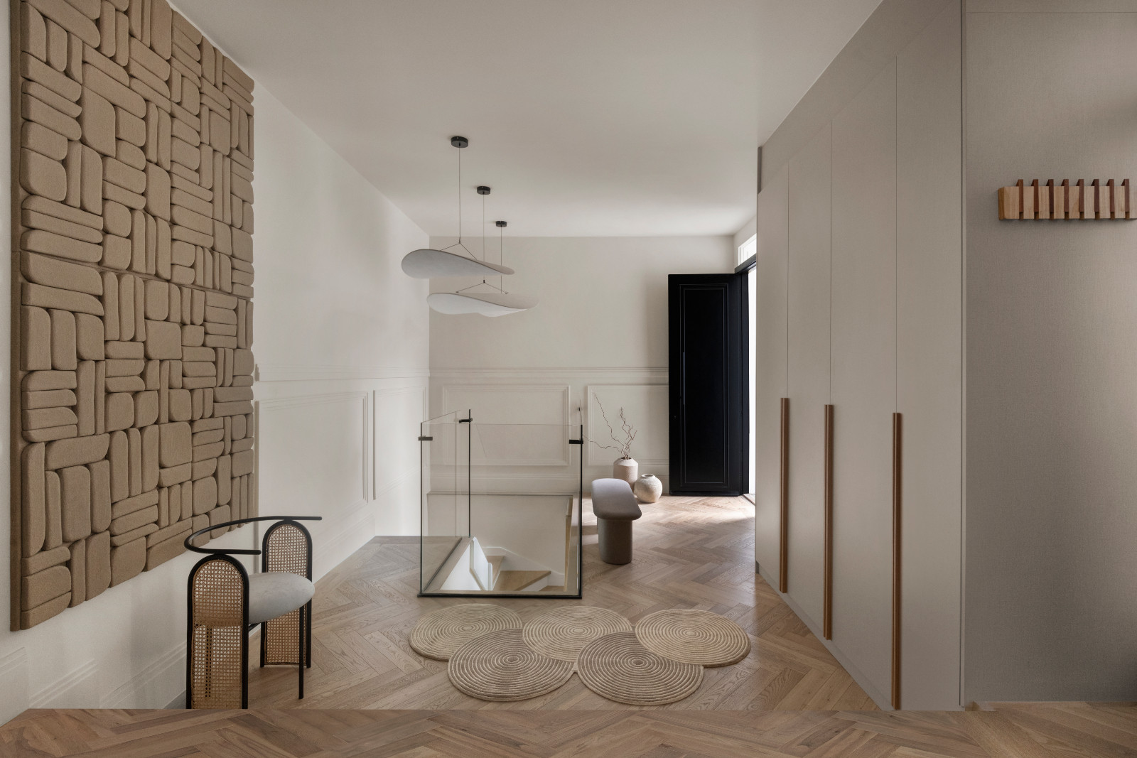 The blend of wabi-sabi elements and Indian craftsmanship on display at a London, England home designed by Aashni Kumar