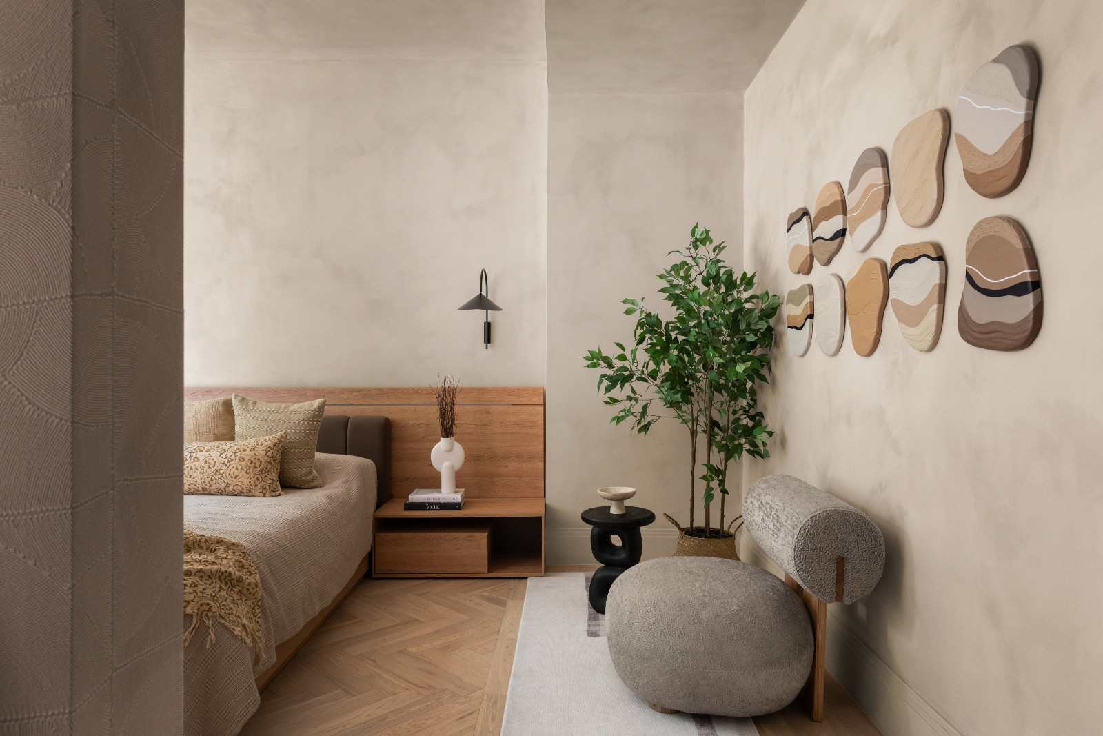 The blend of wabi-sabi elements and Indian craftsmanship on display in the bedroom of a London, England home designed by Aashni Kumar