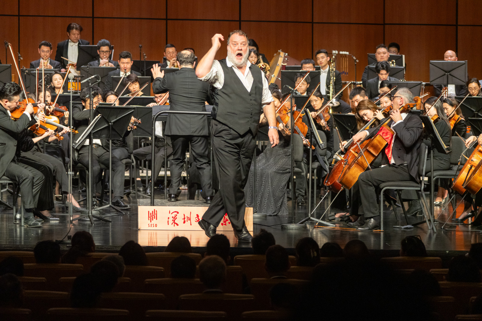 Bryn Terfel performing at the inaugural Shenzhen Verbier Festival at the Shenzhen Longgang International Art Centre. (Photo: Verbier Festival)