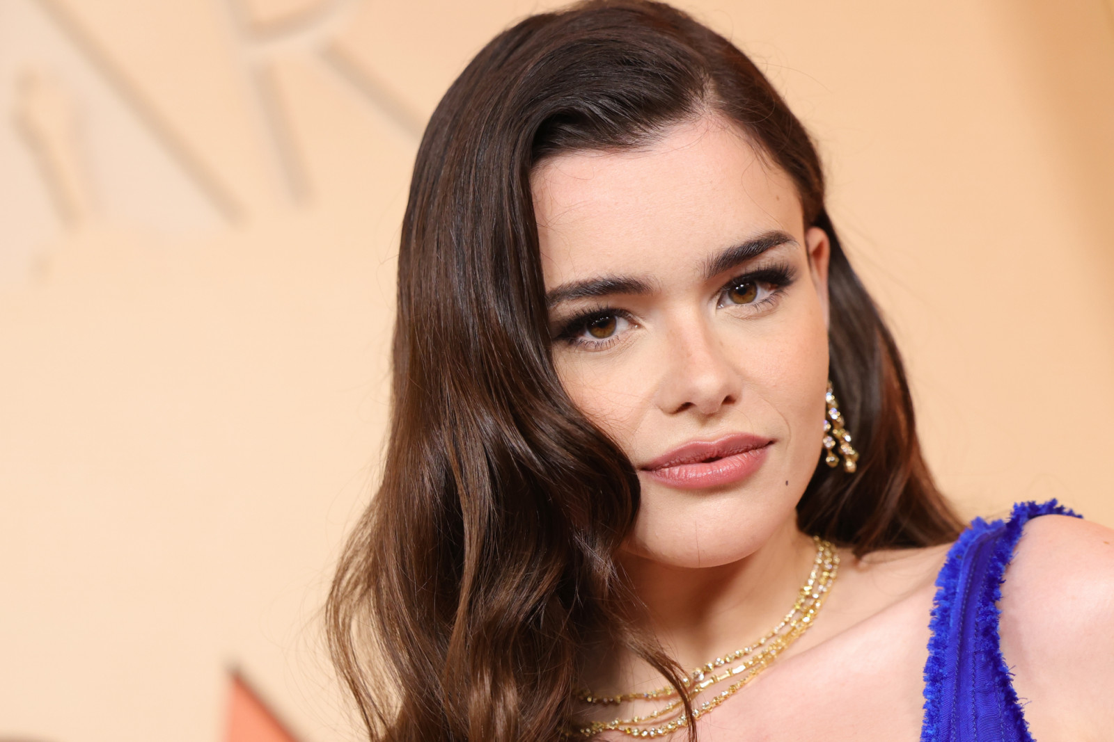 Barbie Ferreira wore a cobalt corset-and-skirt gown by Zac Posen for GapStudio, accented with De Beers jewellery, soft waves and a neutral manicure (Photo: Savion Washington/Penske Media via Getty Images)
