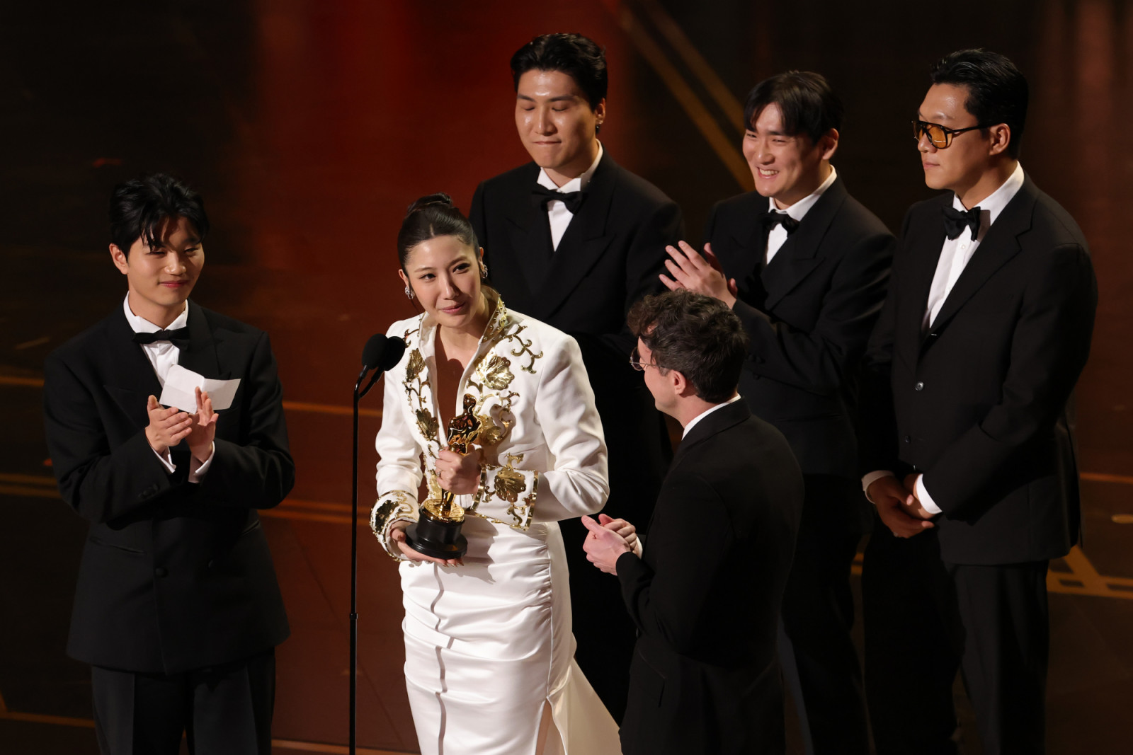 HOLLYWOOD, CALIFORNIA - MARCH 15: (L-R) Yuhan, EJAE, ZHUN, Mark Sonnenblick, NHD and 24 accept the Original Song award for "KPop Demon Hunters" onstage during the 98th Oscars at Dolby Theatre on March 15, 2026 in Hollywood, California. (Photo by Kevin Winter/Getty Images)