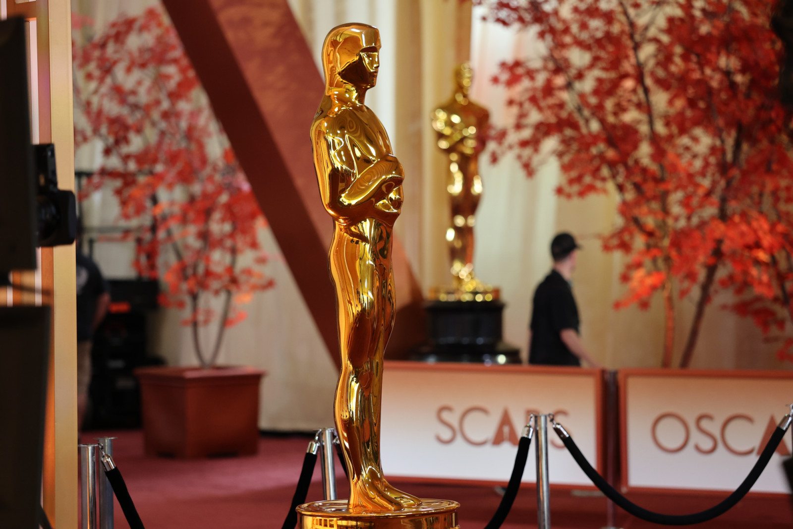 Hollywood, CA - March 14: A view of a decorative Oscar statue on the red carpet during preparations for Sunday night's Academy Awards ceremony held at the Dolby Theatre, located within the Ovation Hollywood shopping complex in Hollywood Saturday, March 14, 2026. (Allen J. Schaben / Los Angeles Times via Getty Images)