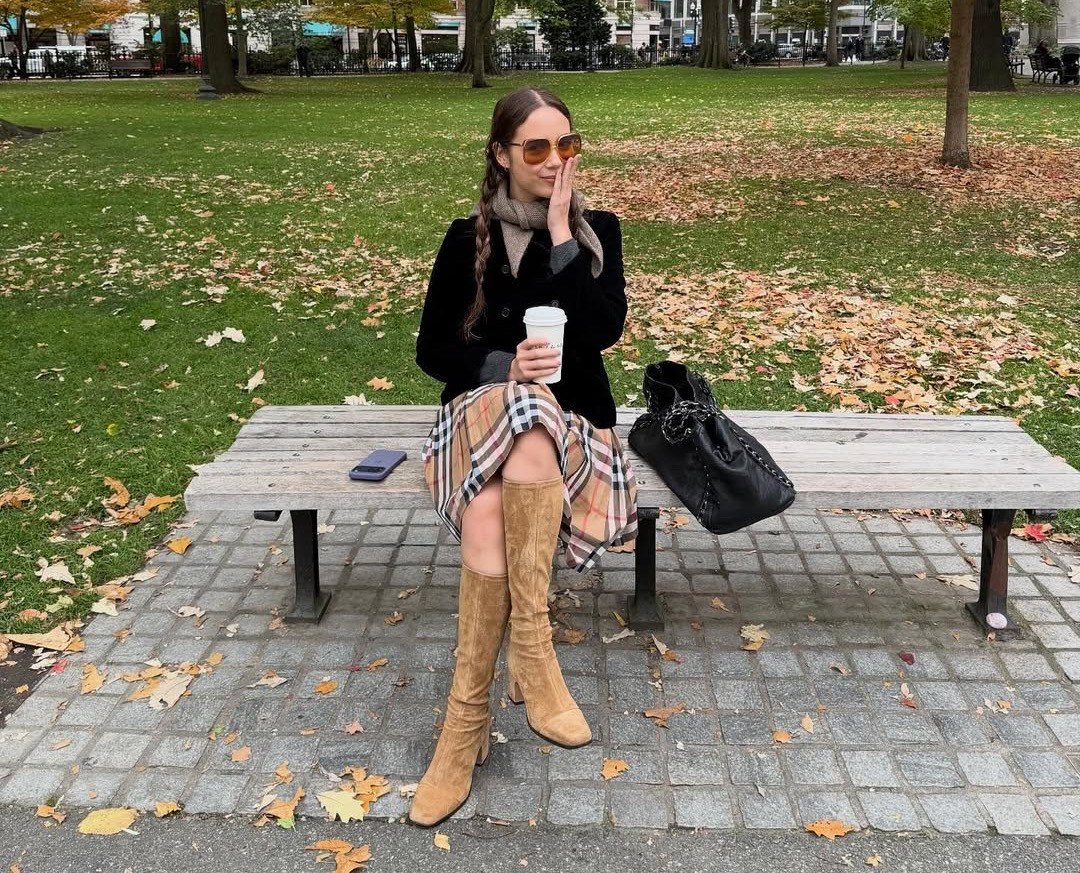 From cropped jackets to textured gowns, these recurring outfit combinations reveal the structure behind Laufey’s quietly nostalgic off-duty wardrobe (Photo: laufey/Instagram)