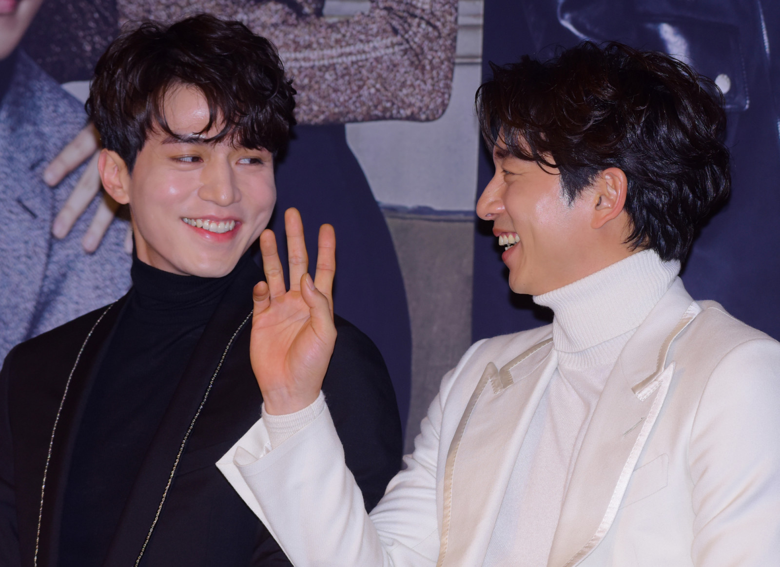 SEOUL, SOUTH KOREA - NOVEMBER 22: Actor Lee Dong-Wook and Gong Yoo during a press conference of tvN Drama 'Guardian: The Lonely and Great God' at Partio9 Grand Hall on November 22, 2016 in Seoul, South Korea. (Photo by The Chosunilbo JNS/Imazins via Getty Images)