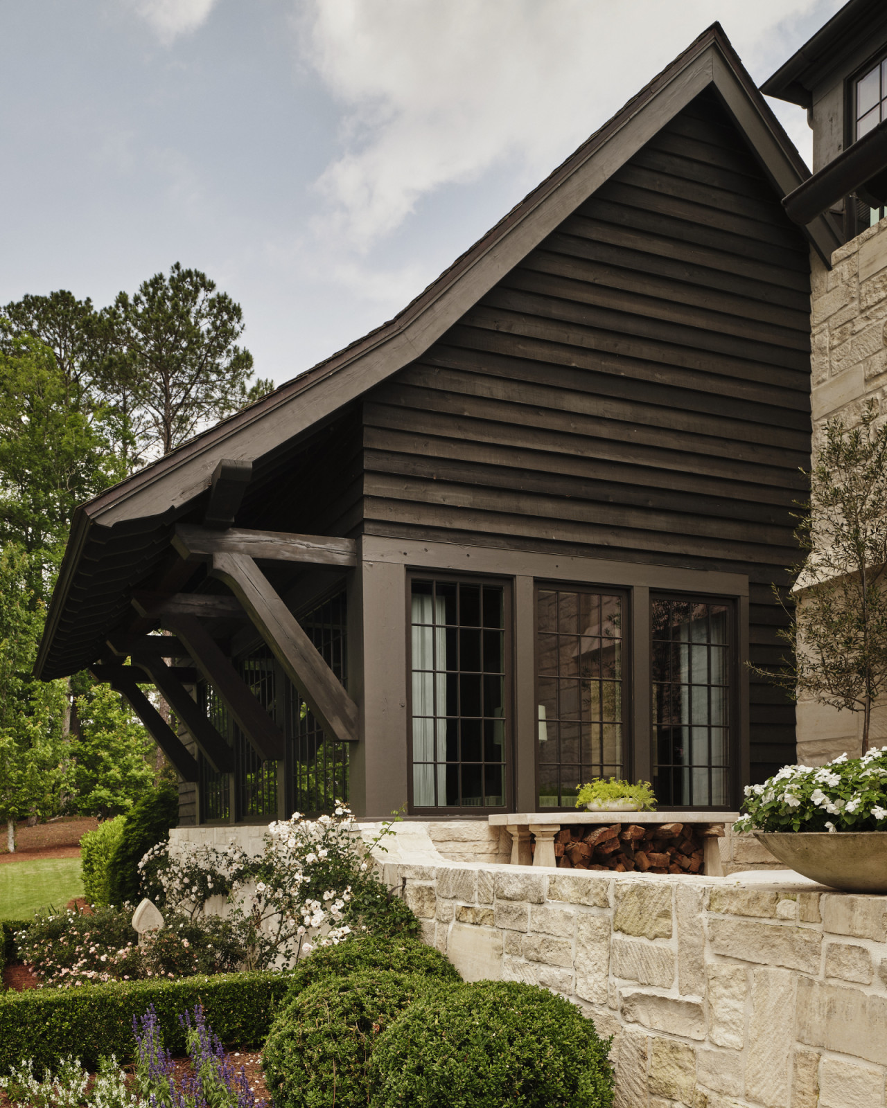 Vertical accents through sculpted rooflines