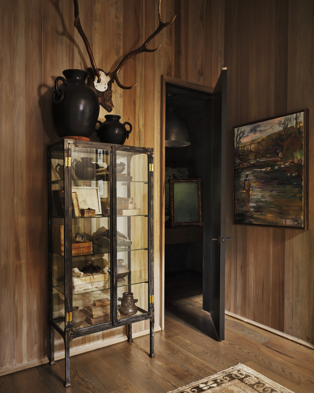 Integrated collections of art and pottery