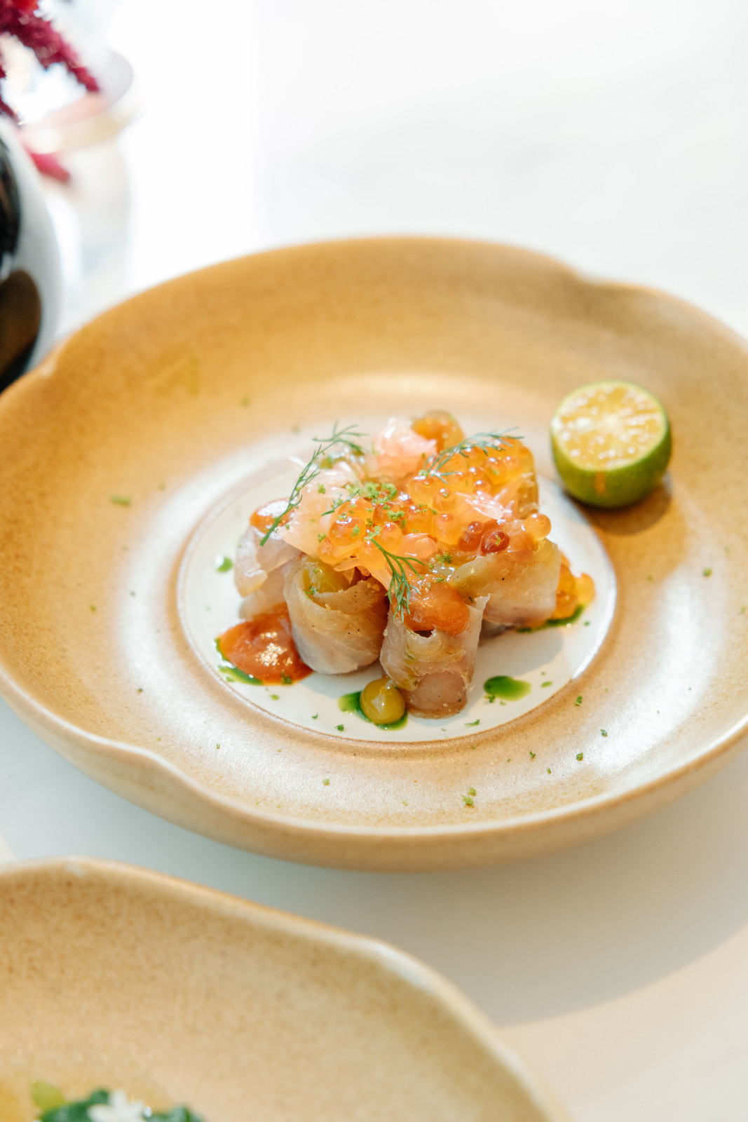 Applewood Smoked Kingfish (ภาพ: Tatler Thailand)