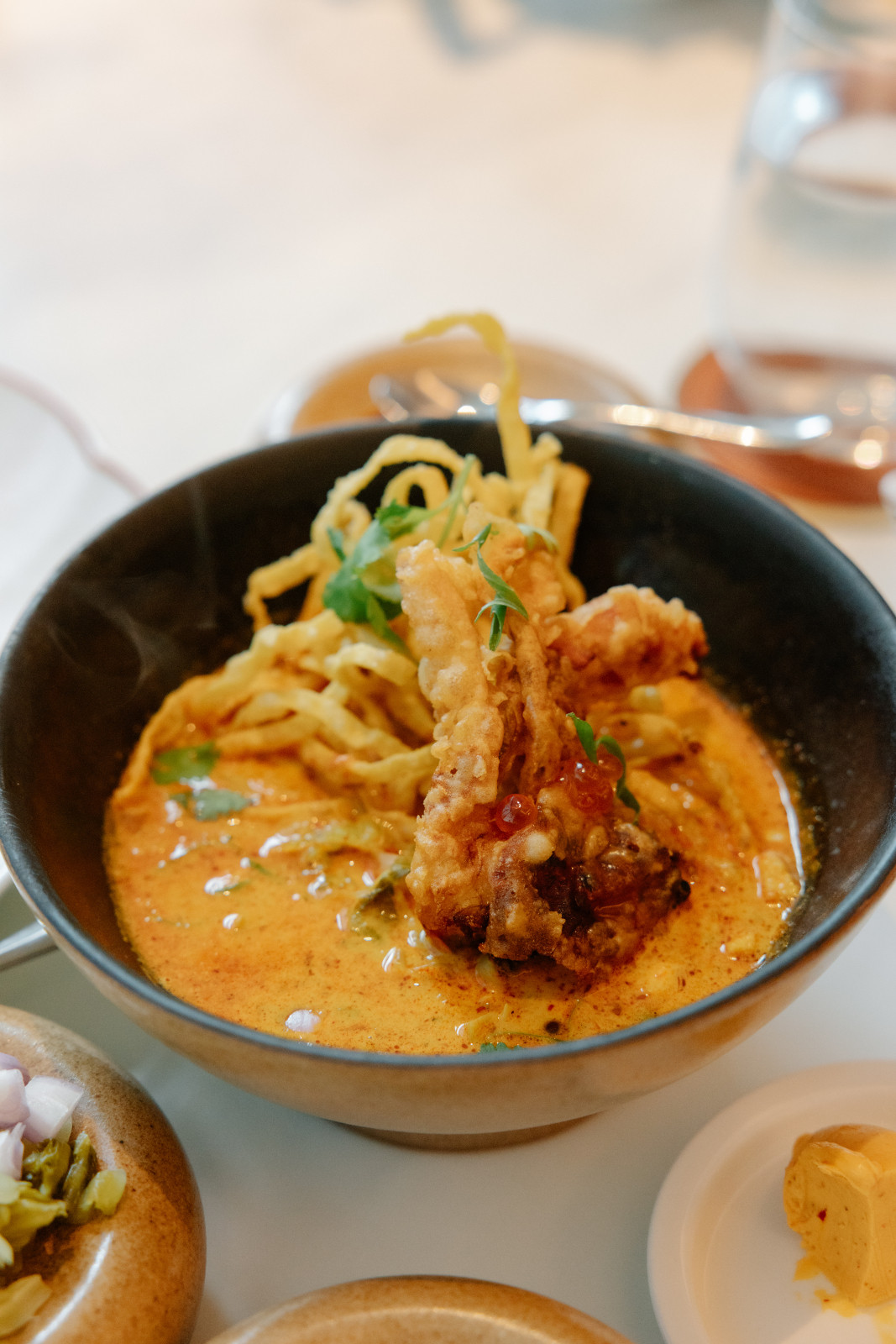 Khao Soi Crab Curry (ภาพ: Tatler Thailand)