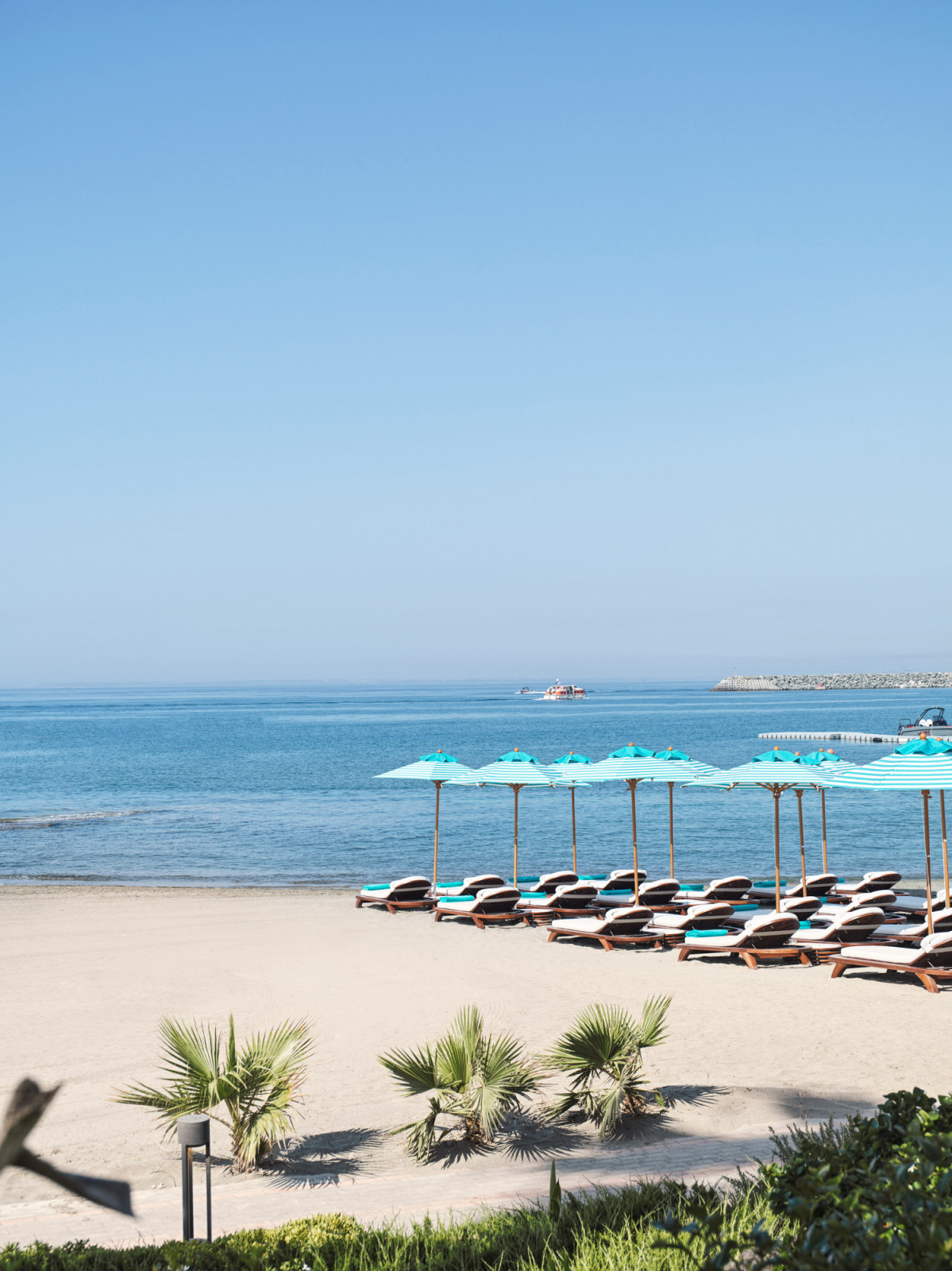 從Nammos Limassol餐廳眺望的地中海美景(圖片由Parklane, a Luxury Collection Resort & Spa提供)