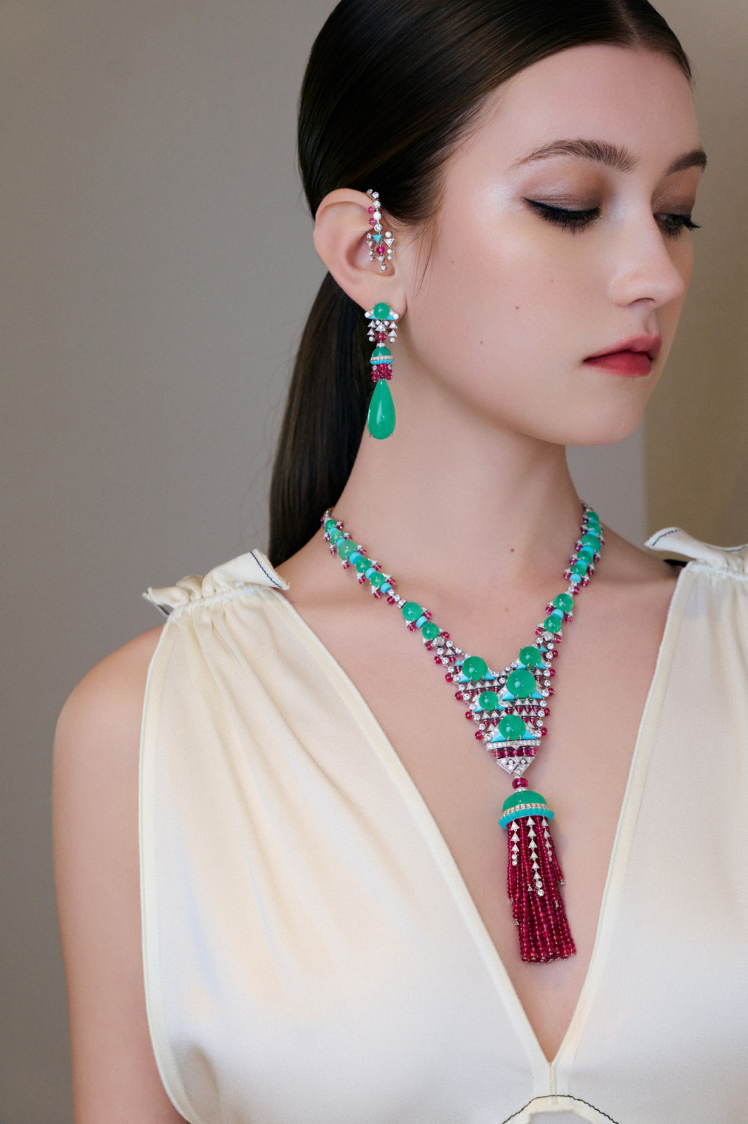 卡地亞 En Équilibre頂級珠寶系列Ondora項鍊及耳環。(Photo: Cartier)