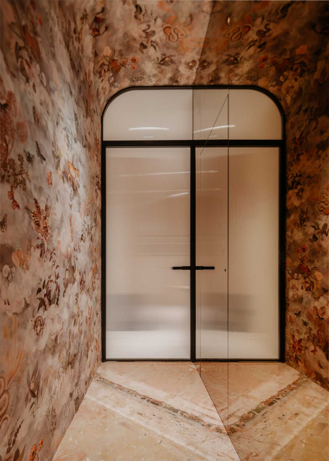 The corridor is lined with Memento Moooi Medley wallcovering, which pays tributes to now-extinct animals