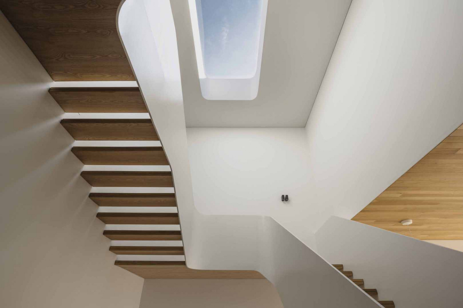 A skylight above the staircase brings additional daylight into the interior