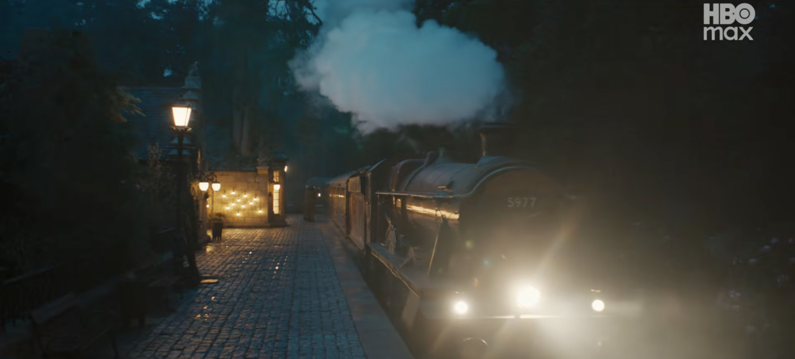 The scene looks oddly familiar (Photo: Screncap from YouTube)