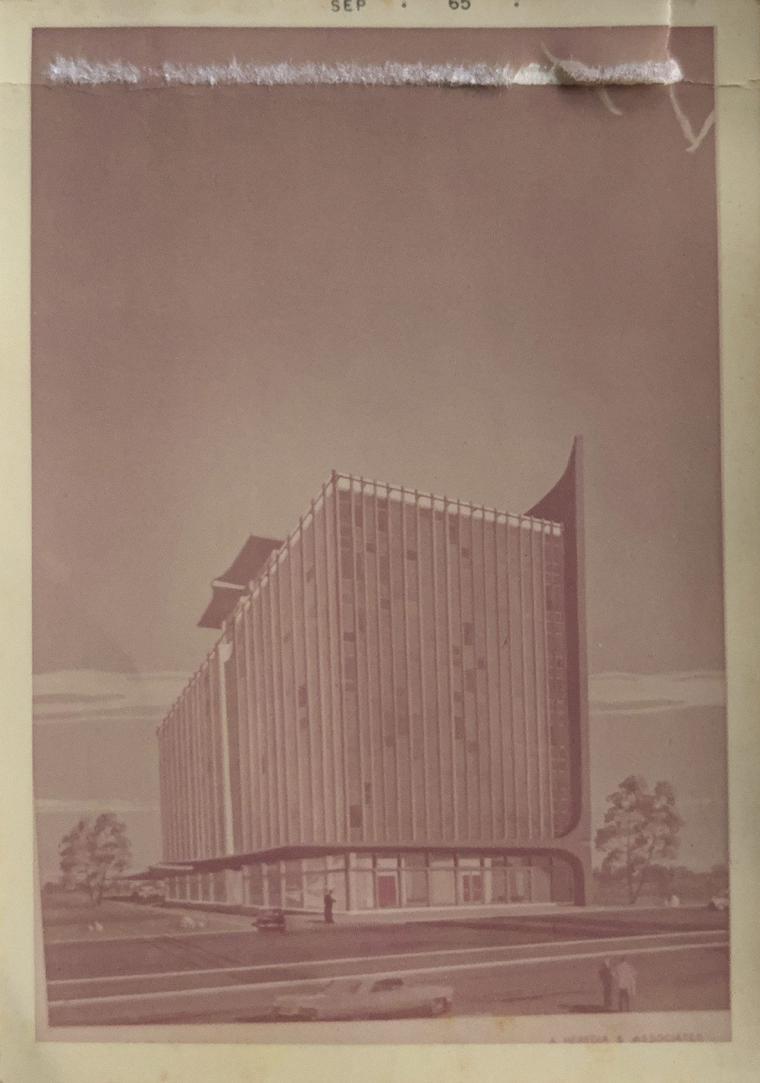 A property designed by architect and civil engineer Antonio Heredia, which he described as "using bronze aluminium"