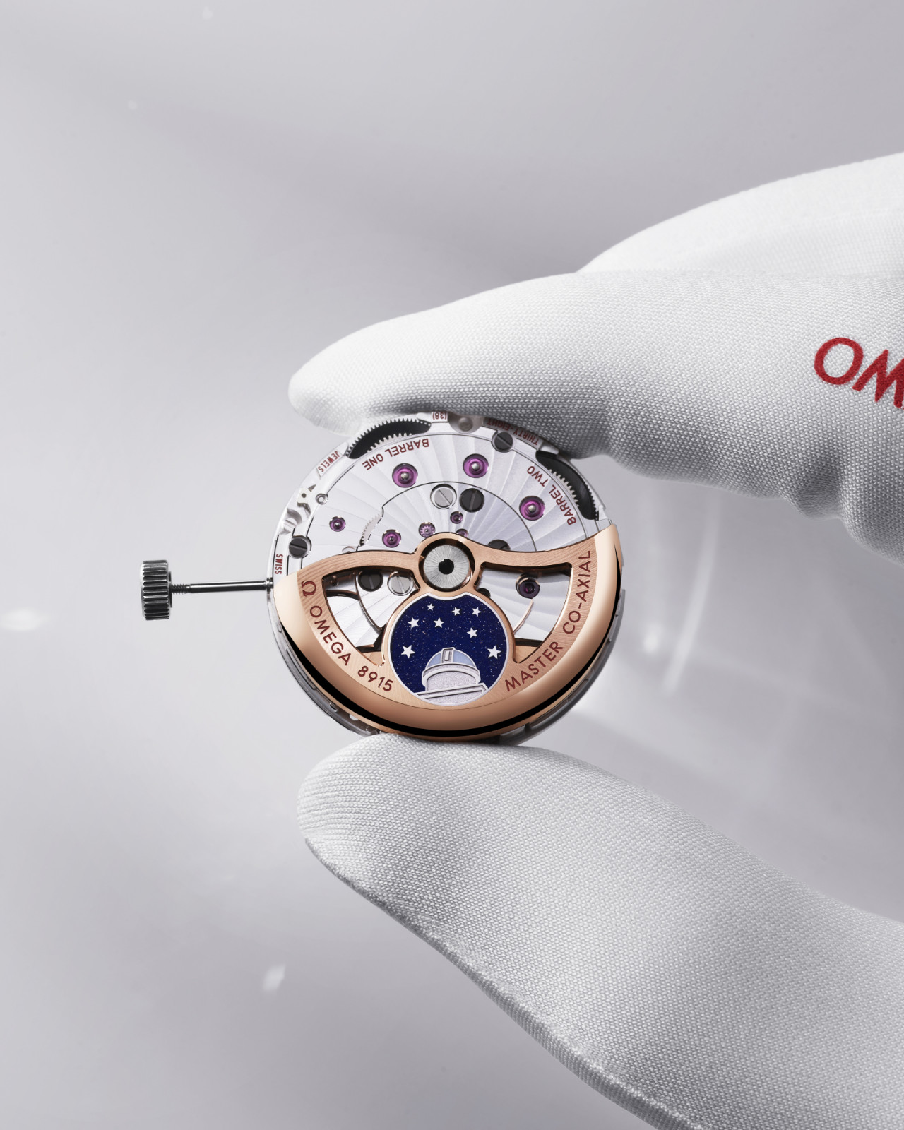 Calibre 8915 Grand Luxe with Sedna Gold rotor and an Observatory medallion on aventurine