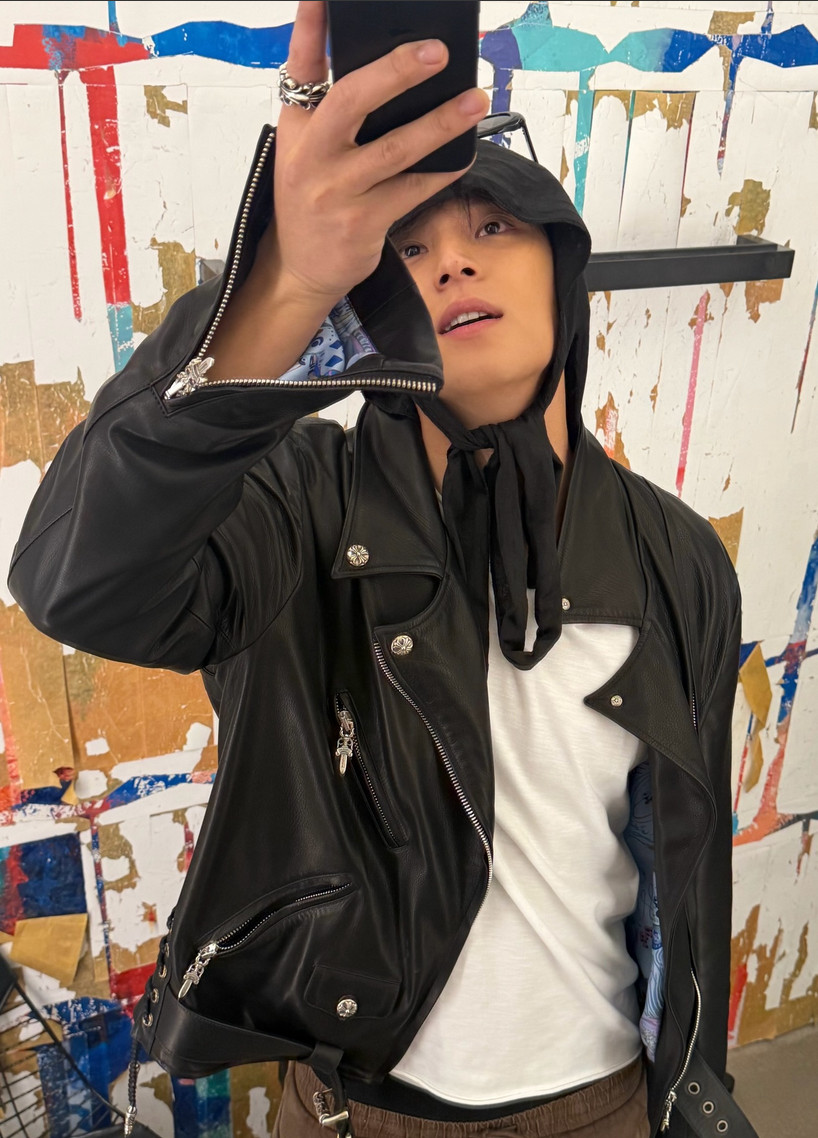 Mingyu exudes rebellious edge in a leather moto jacket loaded with silver hardware (Photo: @min9yu_k/Instagram)