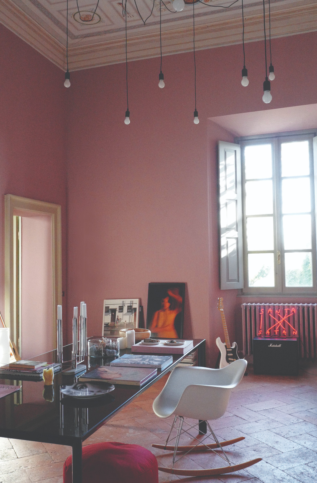 The office studio blends the homeowners’ modern belongings with the original architecture. (Photo: Mariana Ugarte)