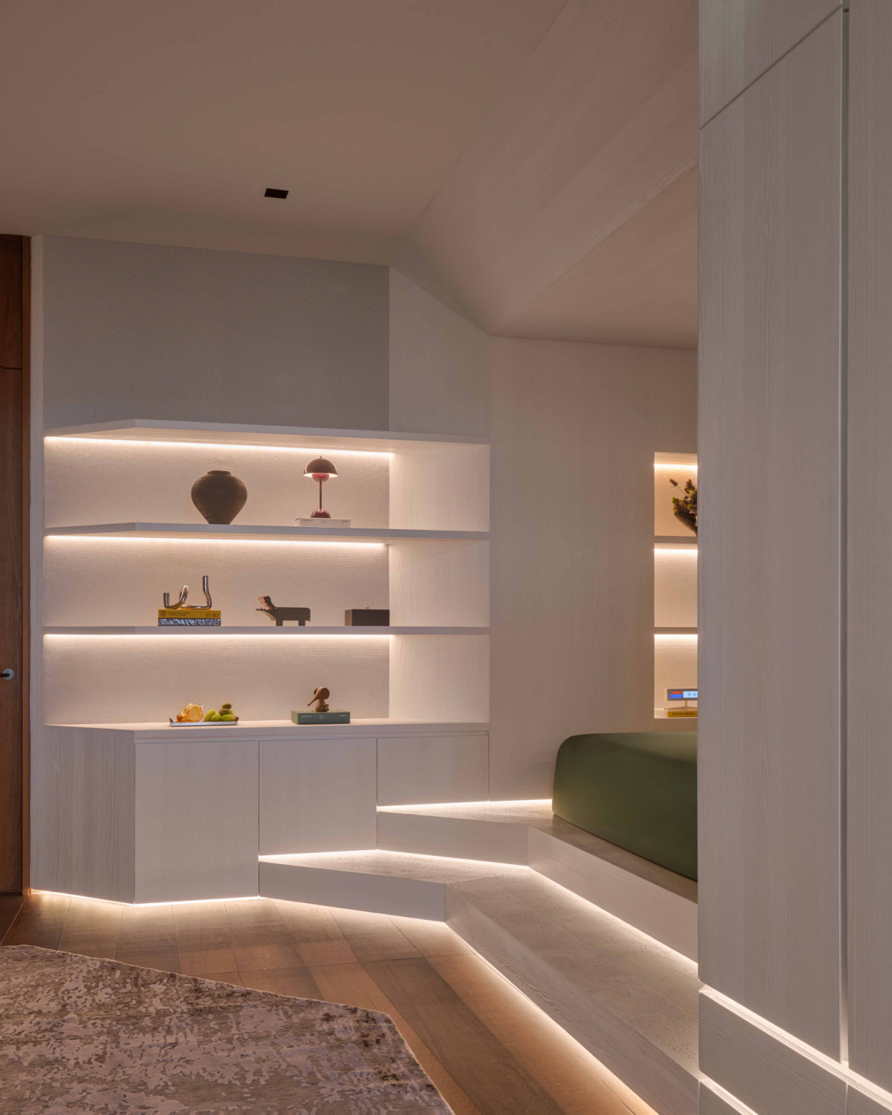LED strips trace the lines of the carpentry in the boys’ bedroom, a tribute to the coastal topography