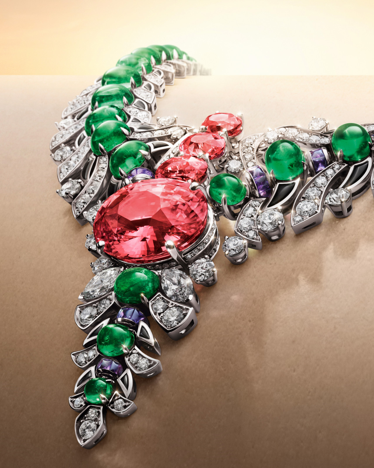 Bulgari Eclettica系列 Secret Garden 頂級彩寶與鑽石項鍊。(Photo: Bulgari)