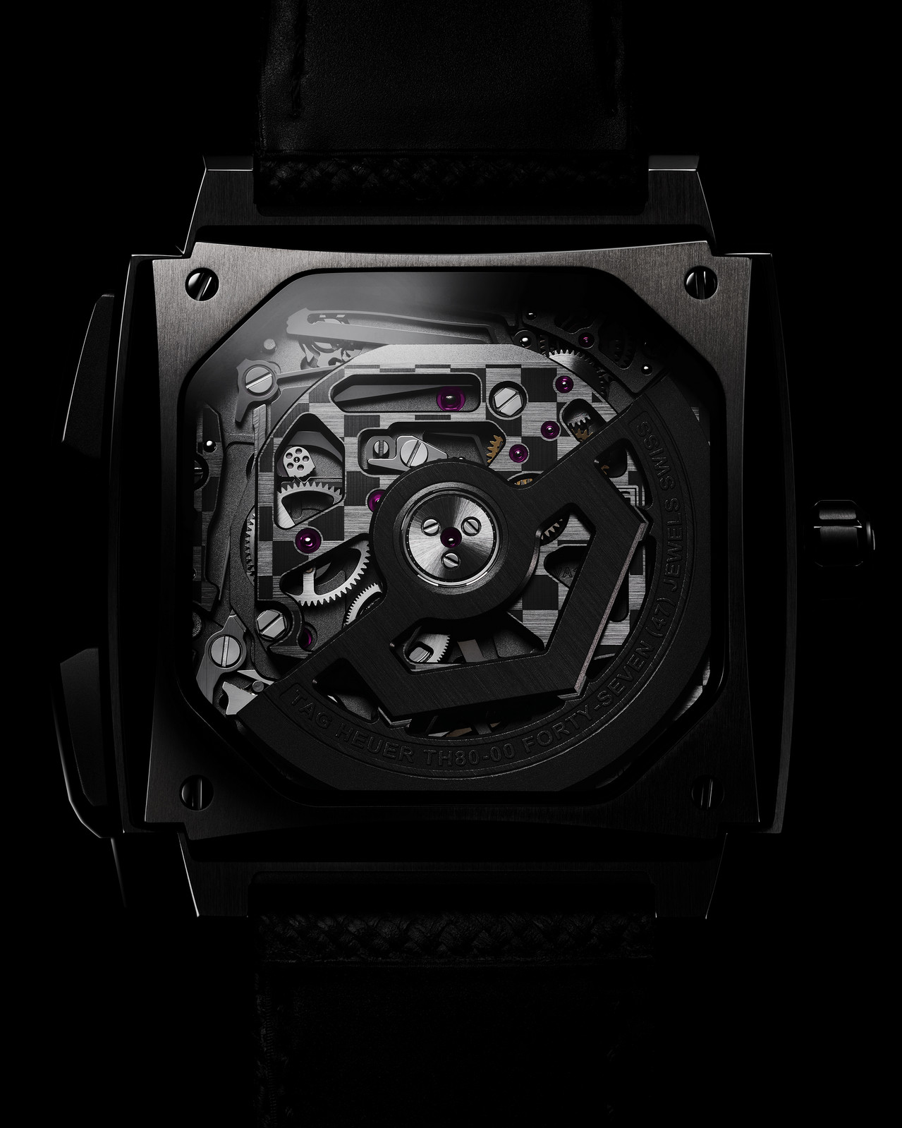 Calibre TH80-00 features the compliant chronograph mechanism