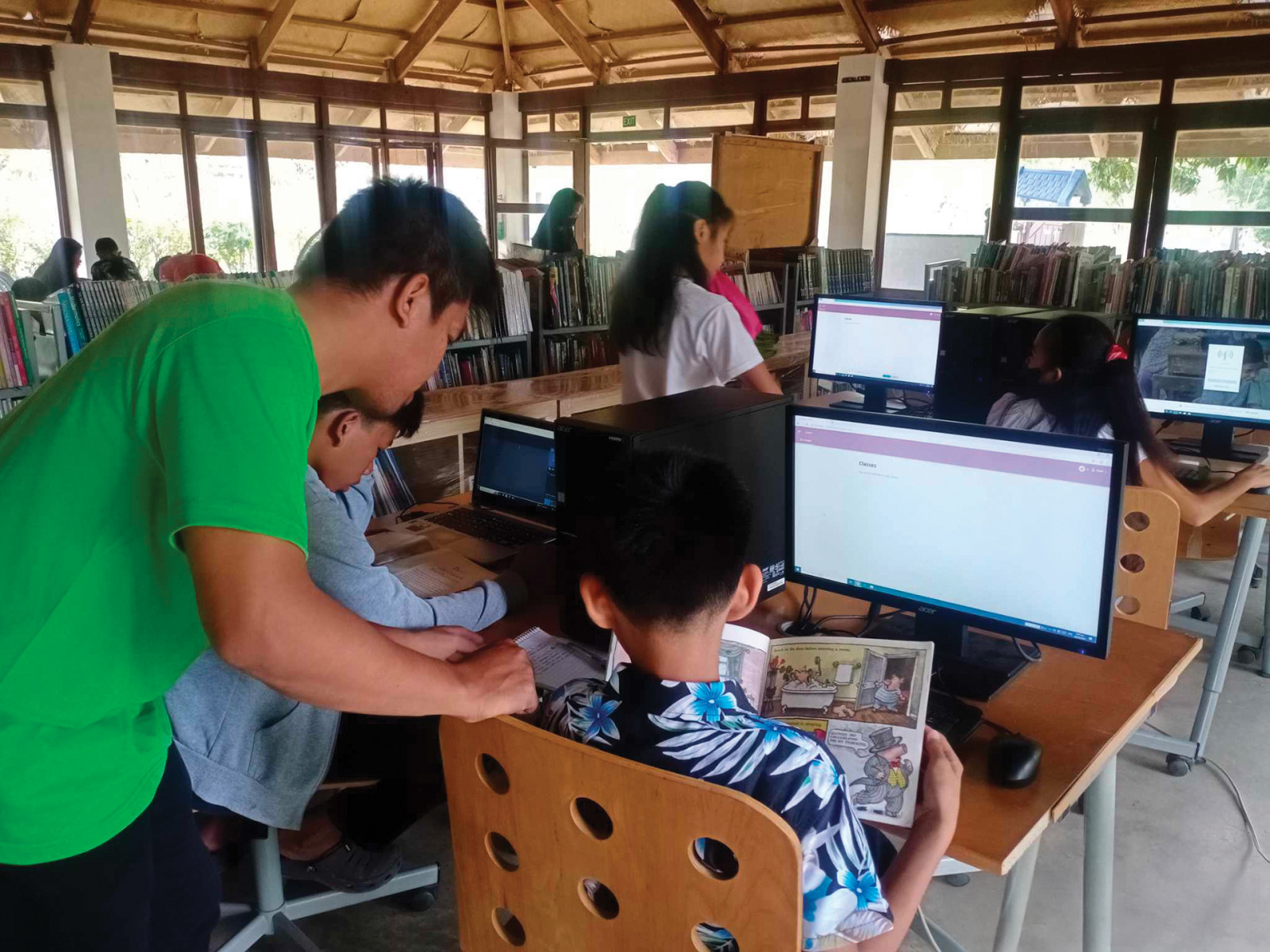 Teacher Limuel Hernandez leads GreenEarth’s computer literacy classes