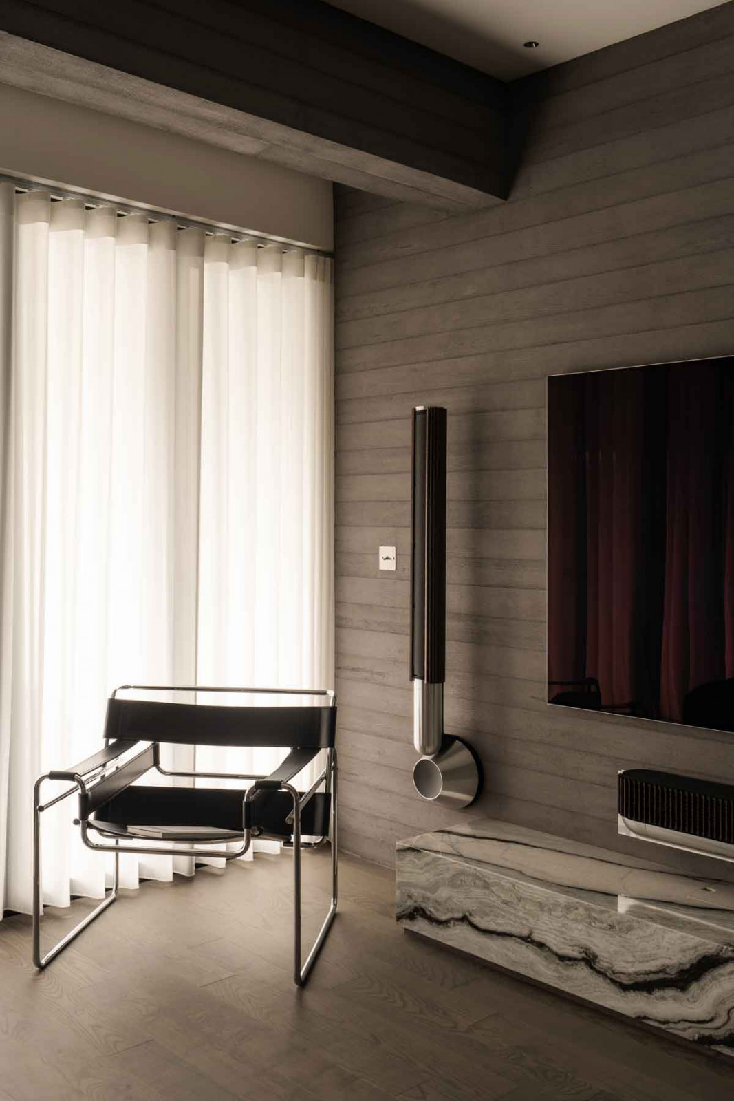 Lighting within the home was designed to be subtle yet deliberate, shaping the atmosphere without overwhelming it