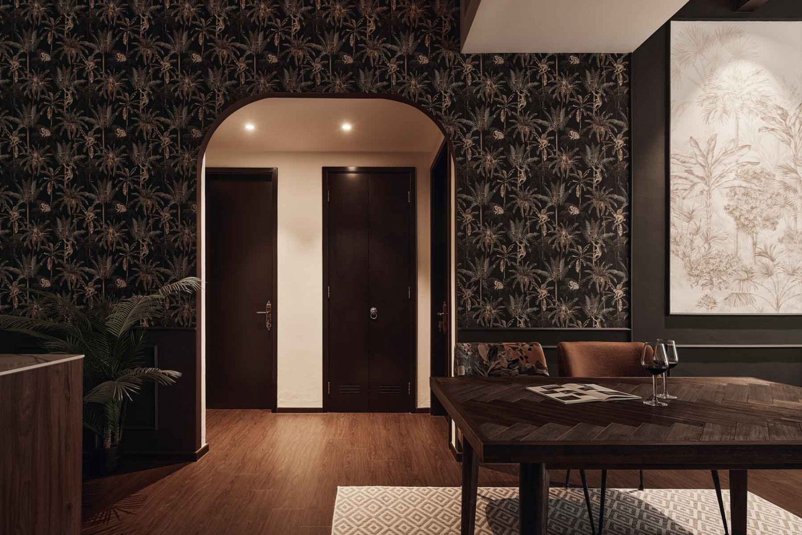 Wallcoverings and upholstery with nature motifs bring the majesty of the African savannah into the interior spaces