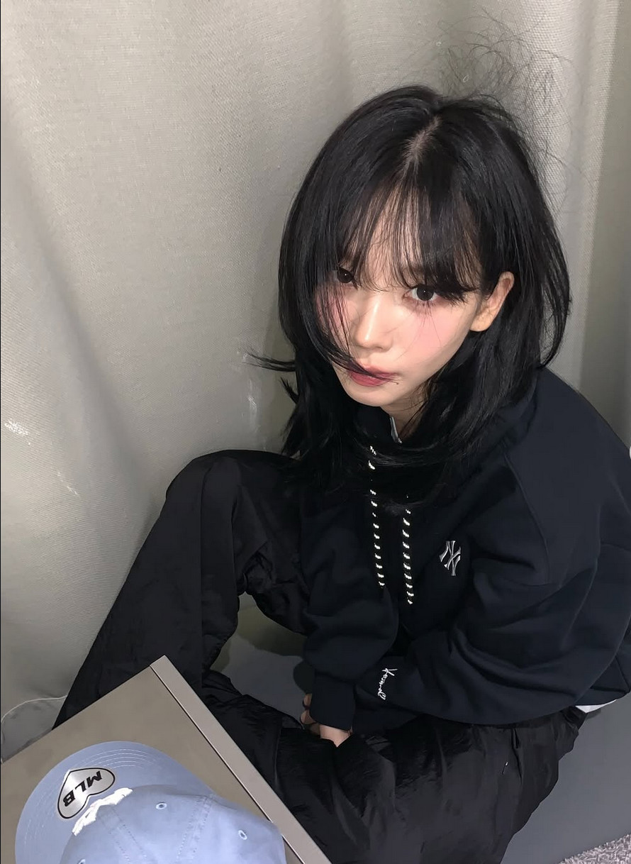 Karina in a navy NY Yankees hoodie as part of her MLB collaboration (Photo: @katarinabluu/Instagram)