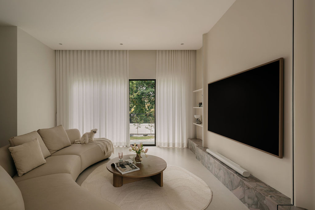 The property was selected specifically for its garden, which gives the dogs room to move freely
