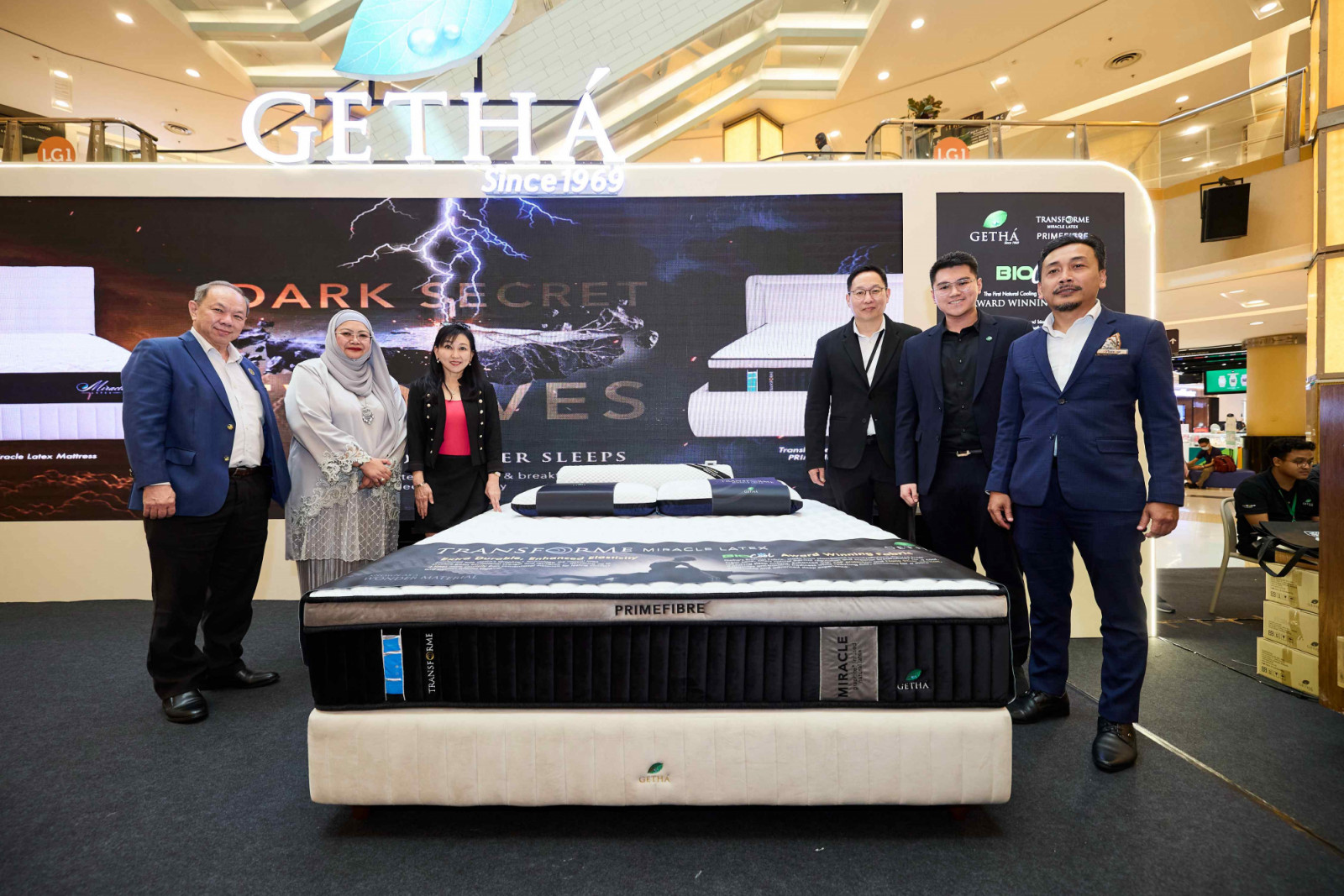 From left: Dato’ Andrew Goh, deputy president of the Federation of Malaysian Manufacturers (FMM); Datuk Bahria Mohd Tamil, Deputy Secretary-General (Investment & Management) of the Ministry of Investment, Trade and Industry (MITI); Yong Mei Tsin, Getha executive director; Jason Chin, CEO of Sunway Malls Selangor; Kevin Tan, project director of Getha, and Zahiruddin Basran, MATRADE manager, export promotion and market access division