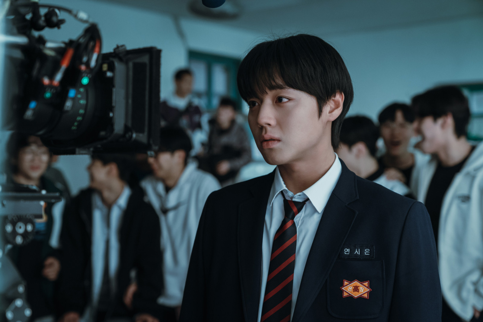 Park Jihoon’s screen choices have settled into a pattern worth tracking, from controlled, high-stakes roles to projects that push further into genre. Here are some TV shows with Park Ji-hoon (Photo: Darae Lee/Netflix © 2025)