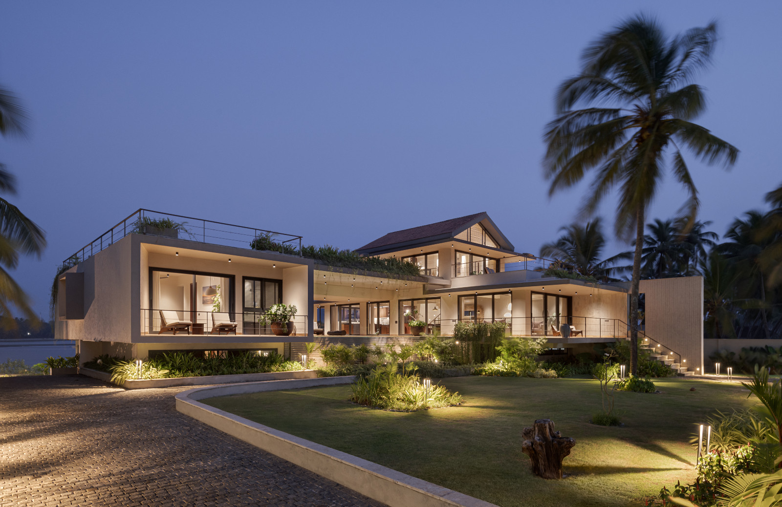 A tranquil flow between the indoors and the outdoors in a Karnataka, India home designed by Thomas Parambil Architects