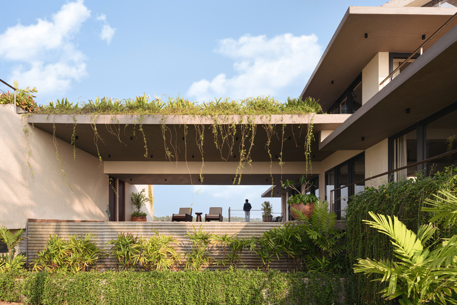 A tranquil flow between the indoors and the outdoors in a Karnataka, India home designed by Thomas Parambil Architects