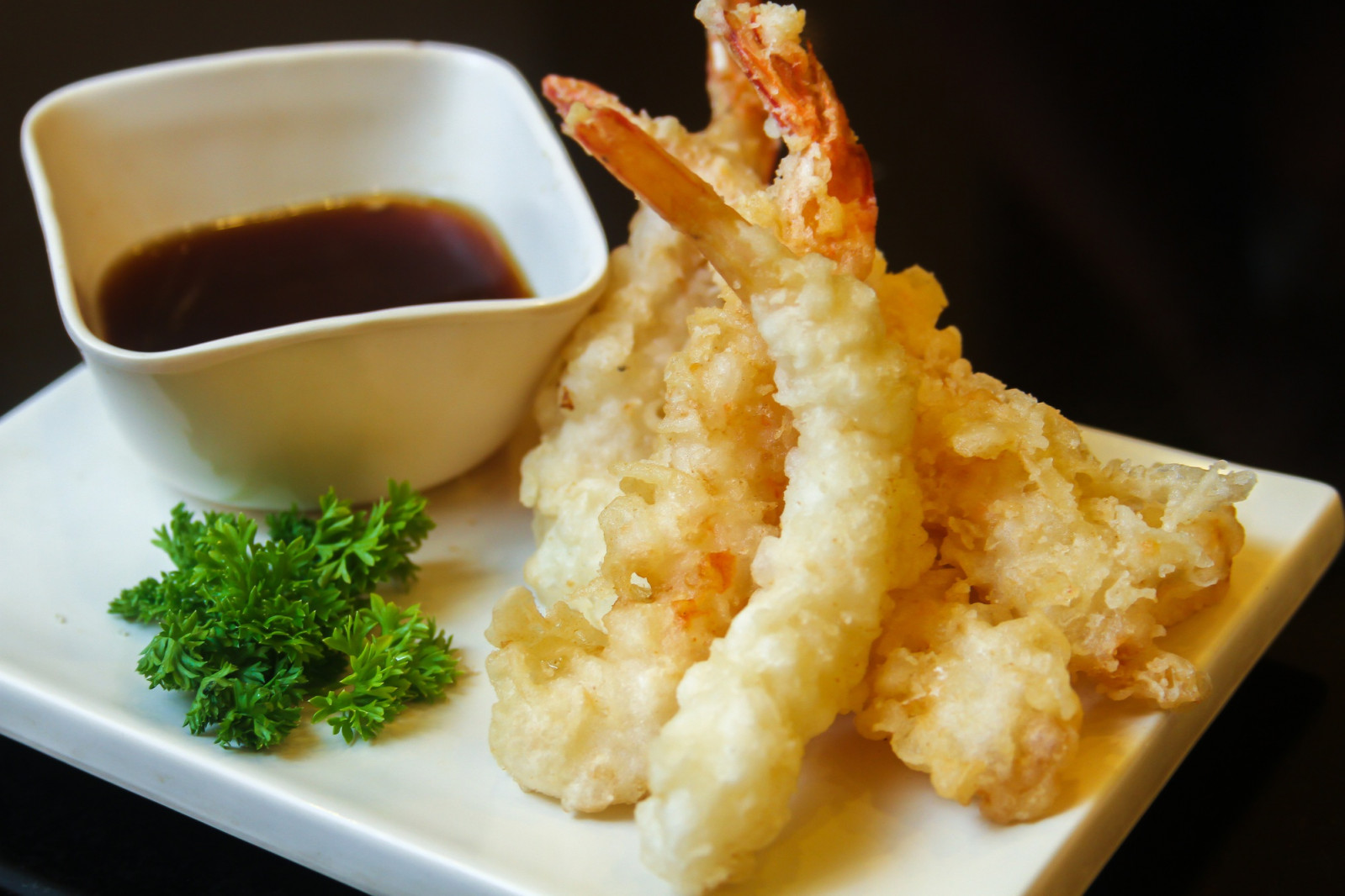 Fresh from the fryer, tempura is best eaten in the brief window before steam softens its crisp coating (Photo: wirestock/freepik)